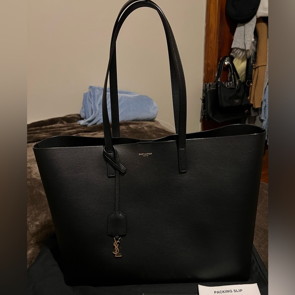 Authentic Saint Laurent E/W Shopper Tote Black Leather (like new)